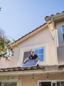 Steckdosen Solaranlage 600 Watt kann auch auf die Garage